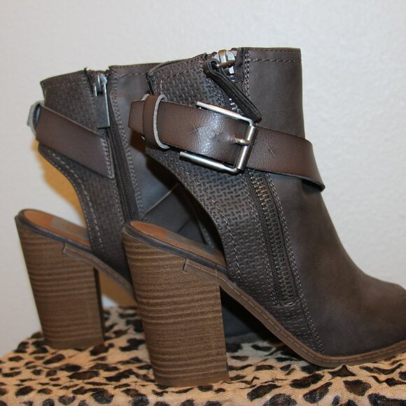 dv By Dolce Vita Peep Toe Heel, Size 6 - Picture 3 of 5